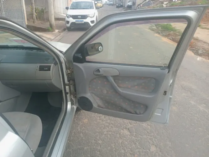 Volkswagen Gol Geração III Power 1.0 MI 16V Gasolina Mec. 4P 2002