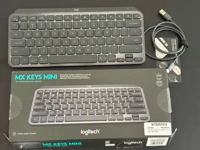 ? Logitech MX Keys Mini Cinza (Grafite) - Premium e Compacto