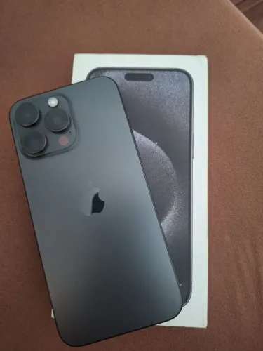 Vendo iPhone pro Max 512g impecável.