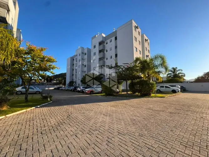 Apartamento para alugar 2 Quartos, Sacada com Churrasqueira, garagem e 50m² em Palhoça