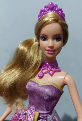 Barbie Delancy Escola de Princesas Boneca Original Mattel