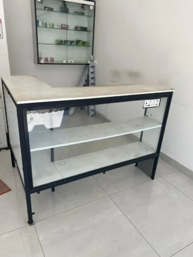 VENDO BALCÃO EM L E VITRINE