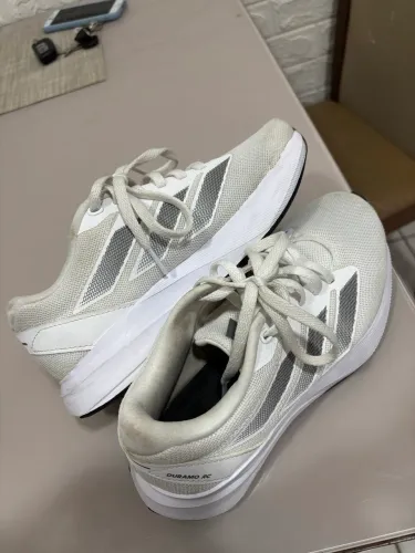 Tênis adidas