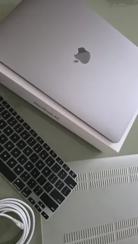 Macbook Air chip M1 8Gb Ram 256 SSD
