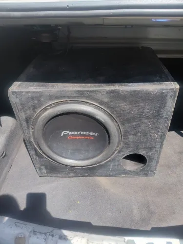 Vendo subwoofer Pioneer cara preta na caixa.