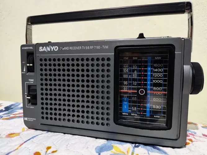 Rádio Sanyo RP-7160 antigo 