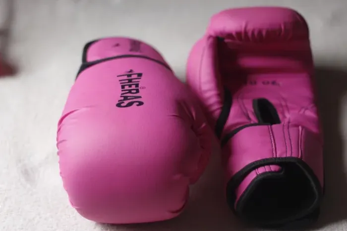 KIT LUVAS BOXE MUAY THAI 10 OZ