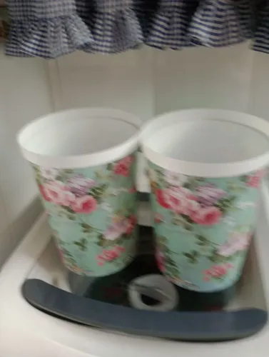 Vendo dois cestos p lixo de Escritório, residência, outros lindinhos, diferente, alegres.