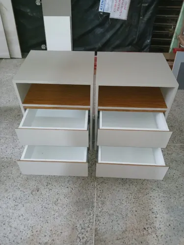 Uma mesa de cabeceira