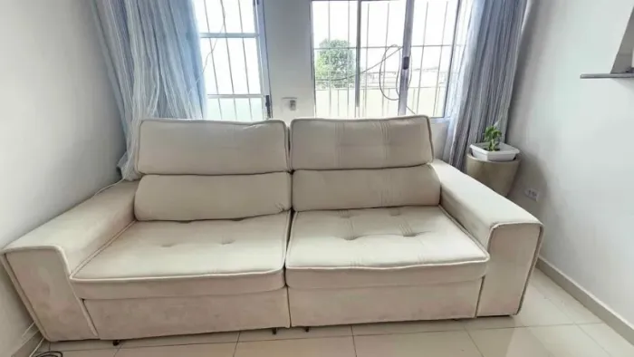 Sofá usado da Sylvia Design Retrátil e Reclinável de 4 a 5 lugares