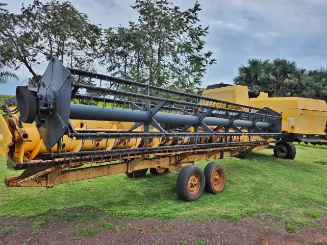 Colheitadeira New Holland TC 50/90 ano 2013