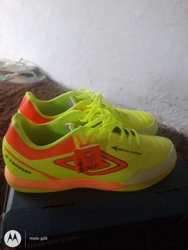 Tênis futsal umbro tamanho 42 