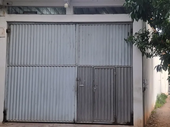 VENDE-SE LOJA/Galpão.