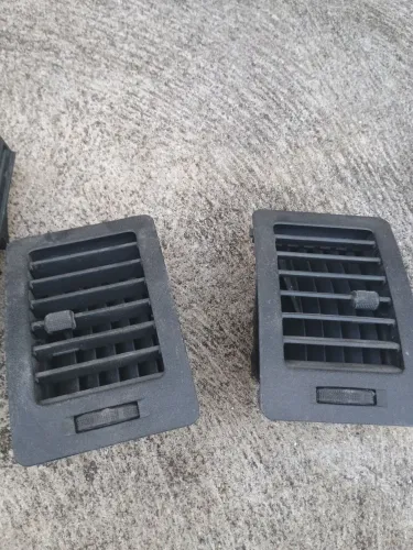 Difusor de ar e cinzeiro da Hilux 