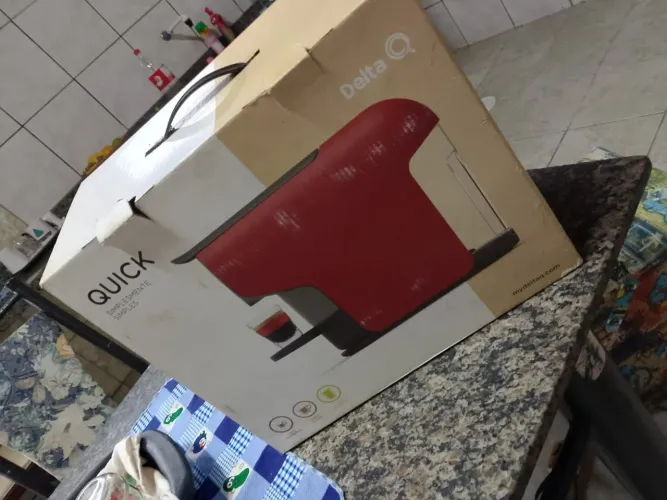 Vendo cafeteira semi nova 