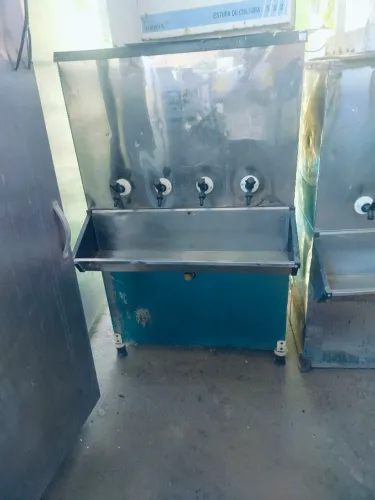 Bebedouro industrial 4 torneiras