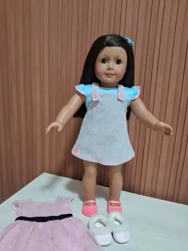 Boneca american gilr morena impecável