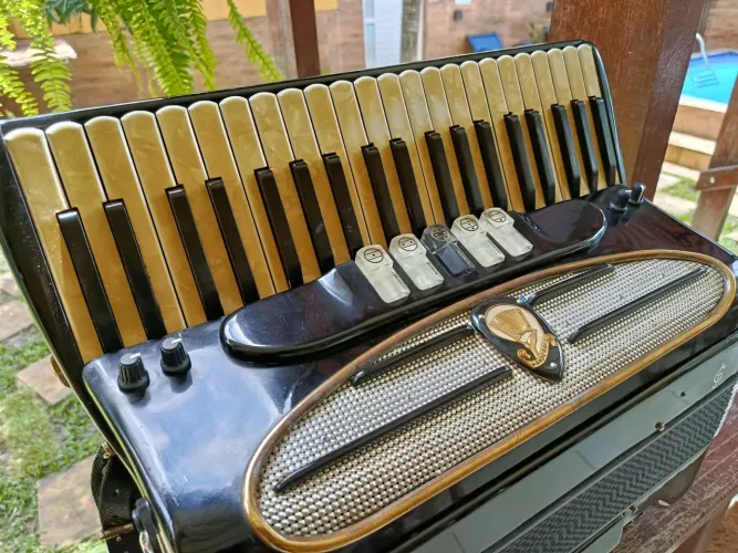 ACORDEON GIULIETTI ITÁLIA IMPECÁVEL MODELO M 52 ELETRIFICADA