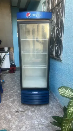 Vendo geladeira expositora funcionando perfeitamente 110v - 477 litros