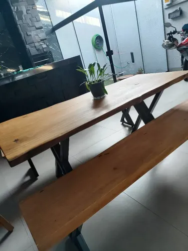 Mesa de Madeira com 2 Bancos
