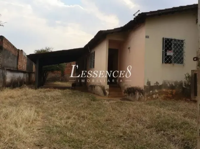 Casa 330m² com 2 Quartos | Parque Santa Rita | Quintal amplo!