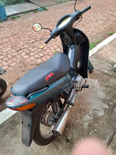 Vende-se essa biz es partida elétrica e pedal com motor feito recentemente com 2 pneus 