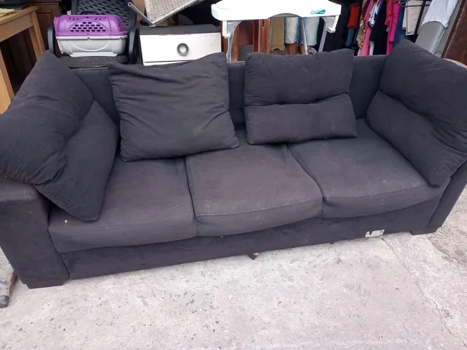 Sofá Três Lugares bom estado