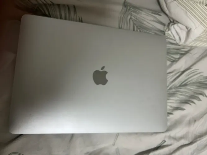 MacBook Air M1 (2020) com placa lógica queimada/não funcional R$1900