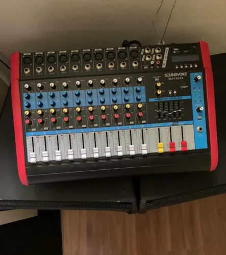 Caixas de som/mesa amplificada JBL