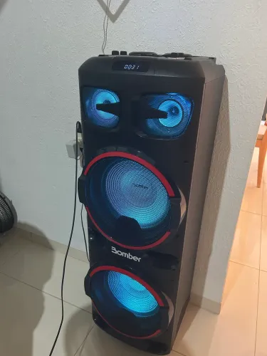 Caixa de som Bomber paredão