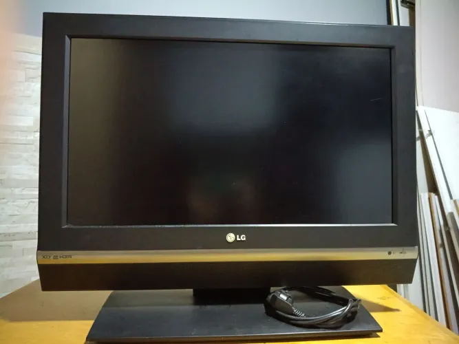 TV LG Modelo 26LC2R