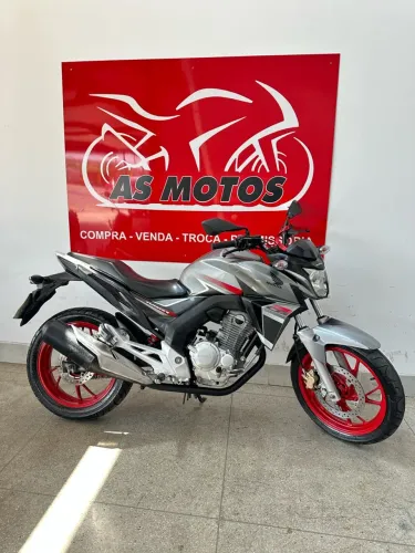 Honda cb Twister 250f - 2018 - R$ 11 mil entrada + parcelas pela loja
