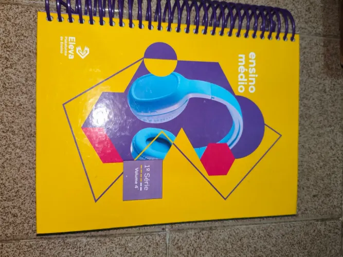 Livro eleva primeiro ano do ensino médio