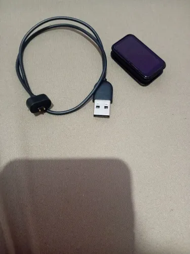 Amazfit band 7 quebrada, não liga, pra conserto ou tirar peça 