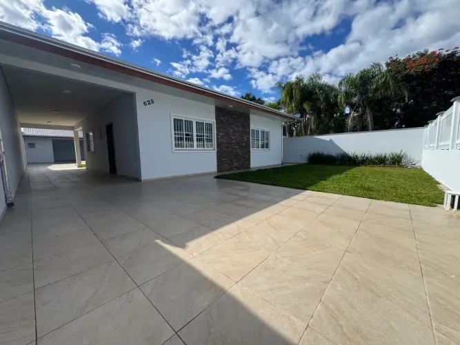 Casa com Piscina e Edícula no Brejatuba | 208 m² Construídos em Terreno de 490 m²