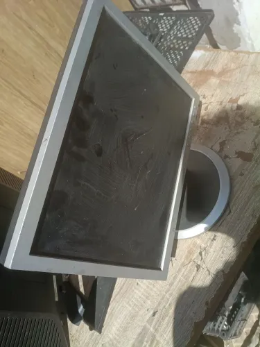 monitor LCD antigo positivo , não funciona