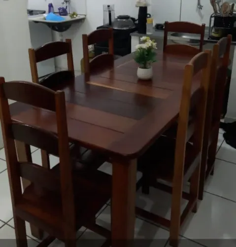 Quero vender uma mesa de seis cadeiras *17 whatszap 