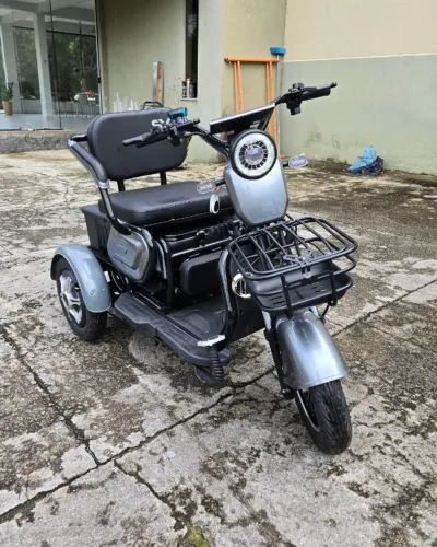 Triciculo Elétrico para 3 pessoas
