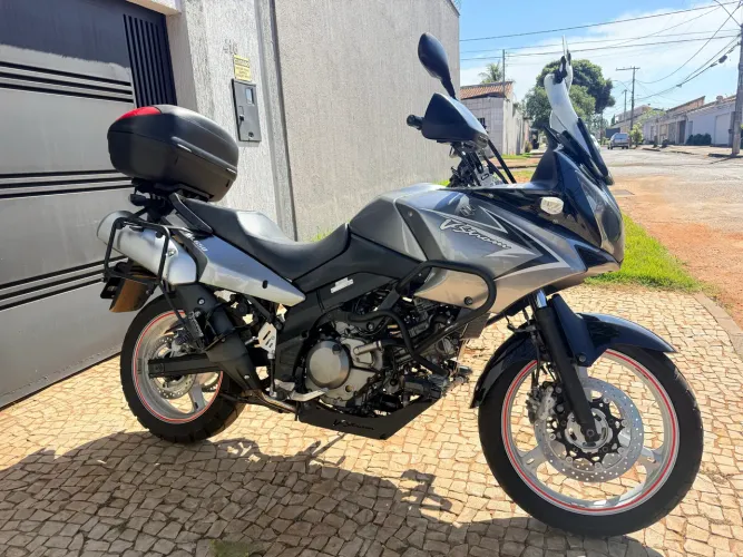 Vendo Suzuki DL 650 Vstrom 2011 impecável !!