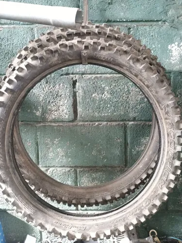 Pneu trilha