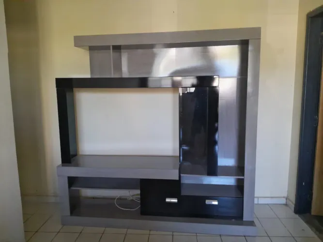 Estante para TV e Sala