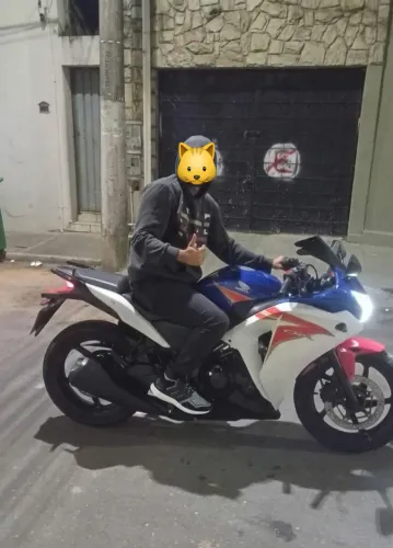 Vendo ou troco HONDA CBR 250R 