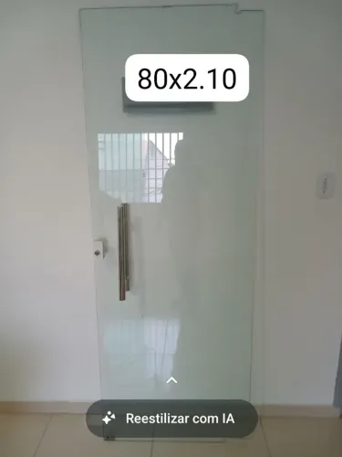 Vende-se essa porta de vidro 80x2.10 novinha