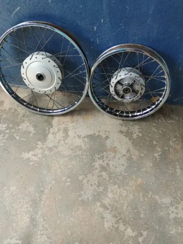 Vendo aros de biz 110i ou também compatível a biz 125 freio a tabor