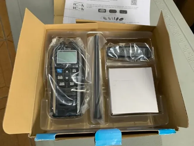 Rádio VHF Marítimo Icom IC-M25 HT portátil