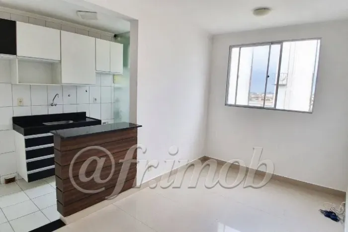 Apartamento no Parque Filipinas. Terceiro andar Com planejados na cozinha e banheiro.