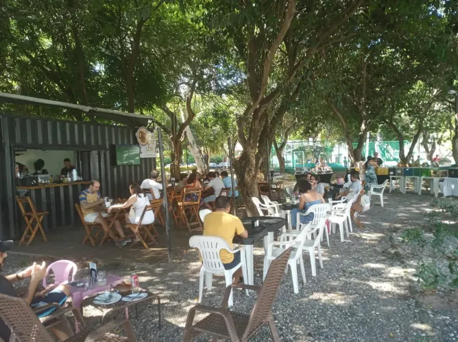 Vendo contêiner e câmara fria grande