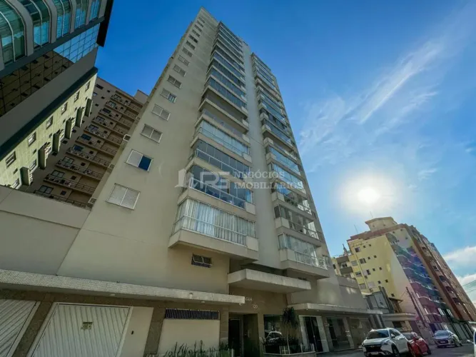APARTAMENTO EM MEIA PRAIA