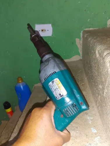 Parafusadeira antiga funcionando perfeitamente 110 volts
