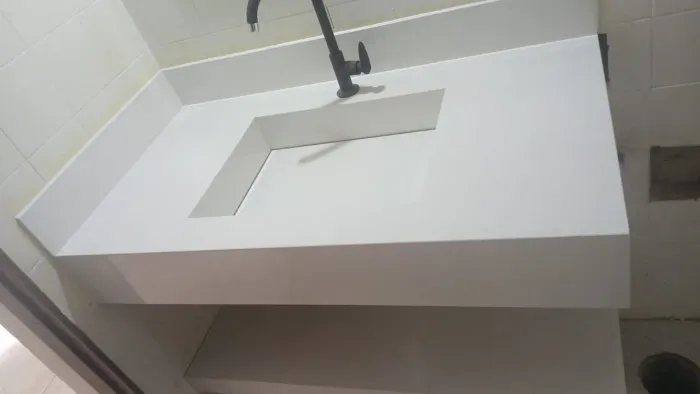 Pias esculpida em porcelanato